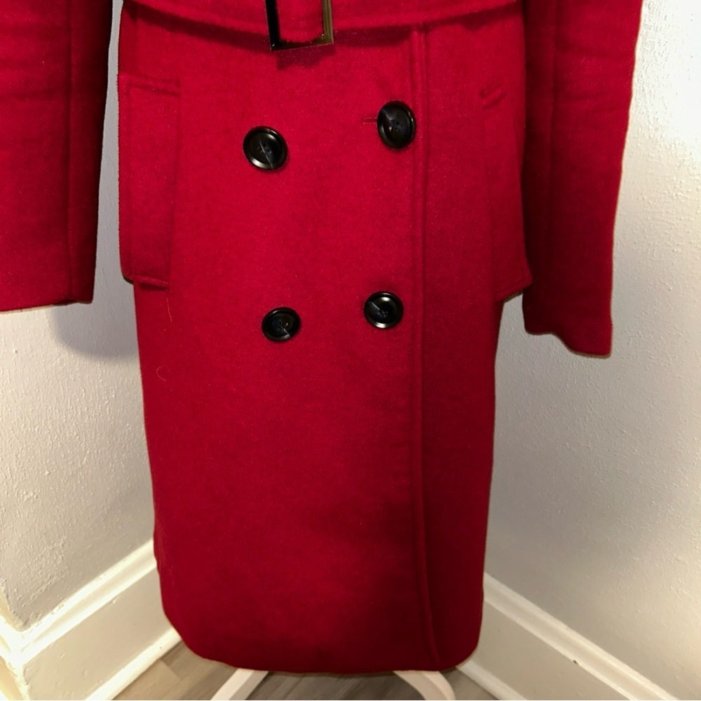 Elegant Women's Double-Breasted Trench Coat in Deep Red - Picture 4 of 8